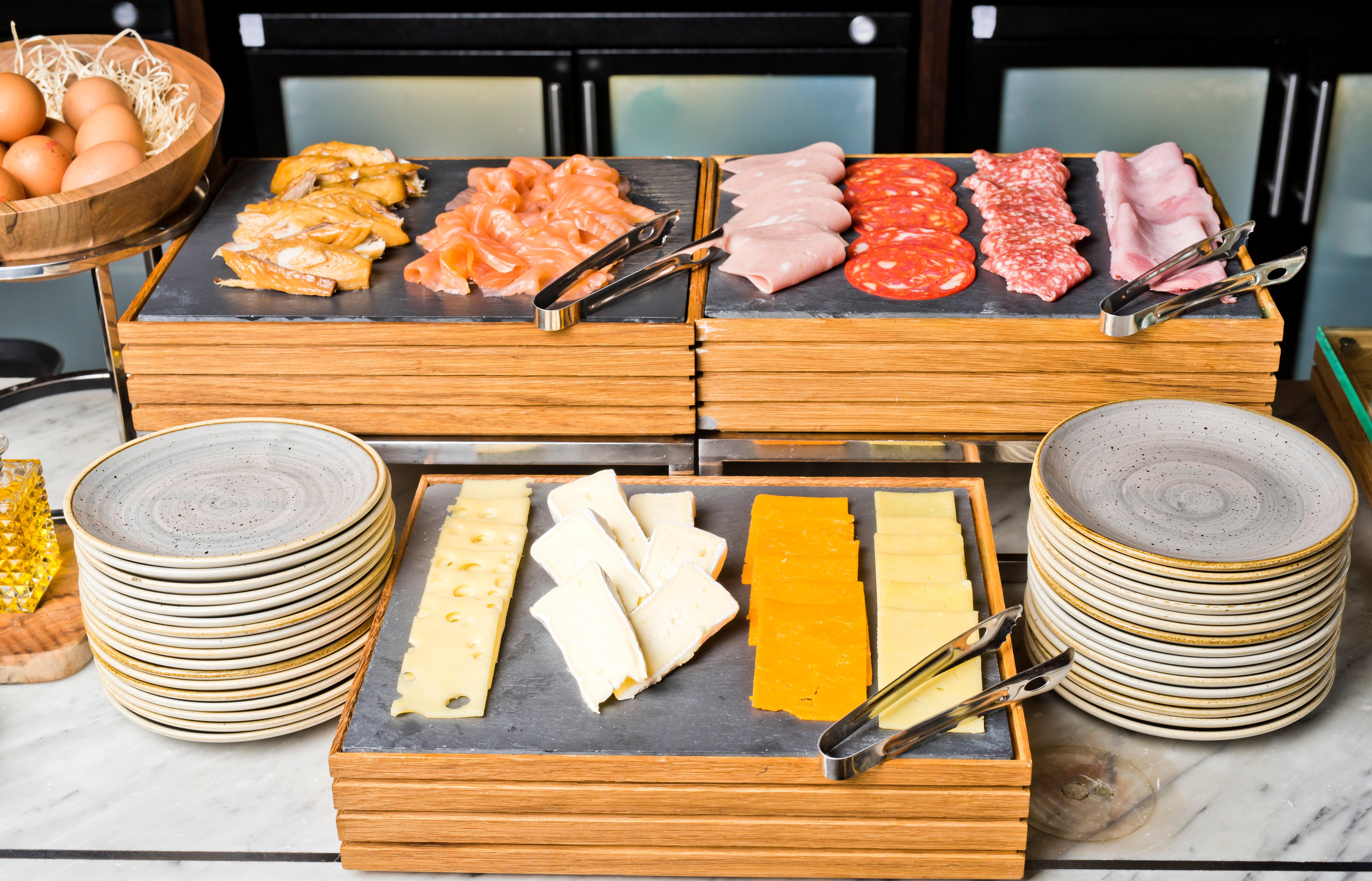 Intercontinental Edinburgh The George By Ihg Hotel Exterior foto A selection of cold cuts and cheese