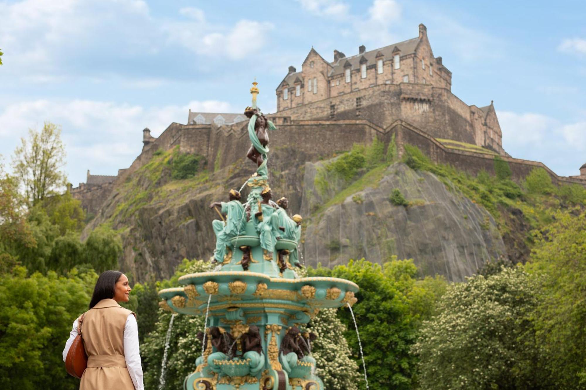 Intercontinental Edinburgh The George By Ihg Hotel Exterior foto Fountain at Edinburgh Castle